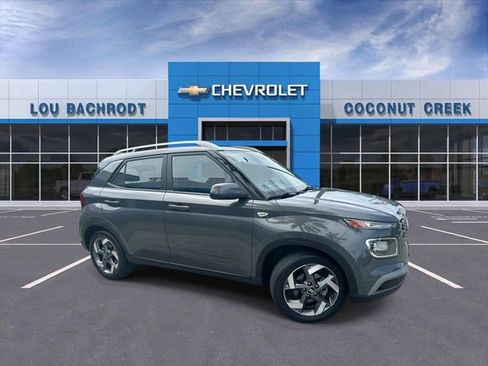 Used 2025 Hyundai Venue SEL FWD image 1