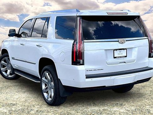Used 2018 Cadillac Escalade Luxury image 4