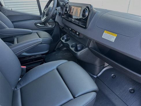 Used 2024 Mercedes-Benz Sprinter 2500 image 17
