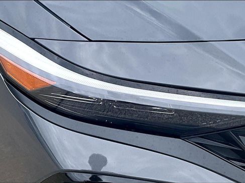 Used 2025 Hyundai Elantra SEL FWD image 32