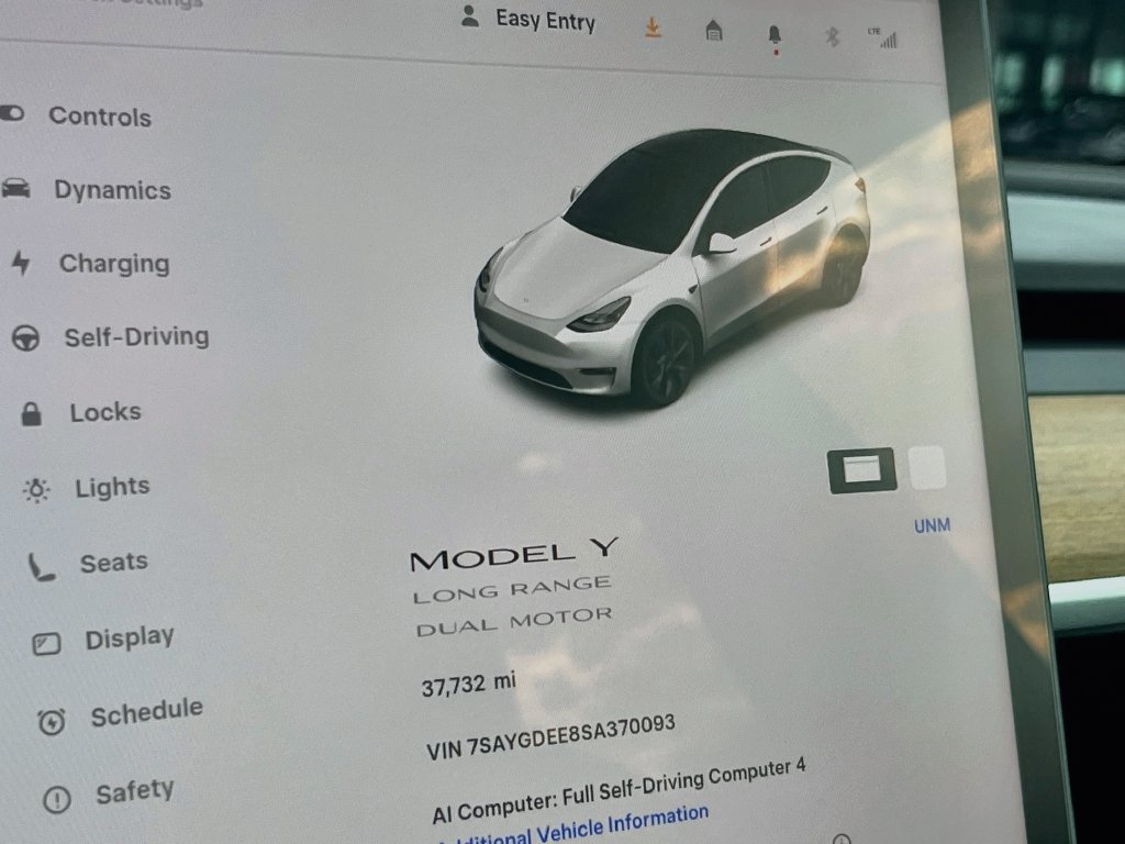 Used 2025 Tesla Model Y Long Range AWD/4WD image 12