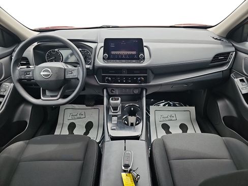Used 2025 Nissan Rogue S FWD image 10