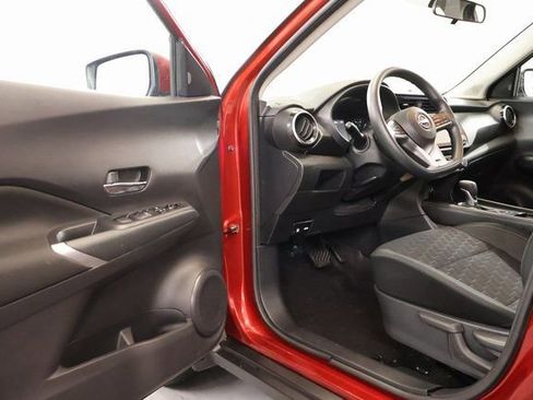 Used 2023 Nissan Kicks SV image 14