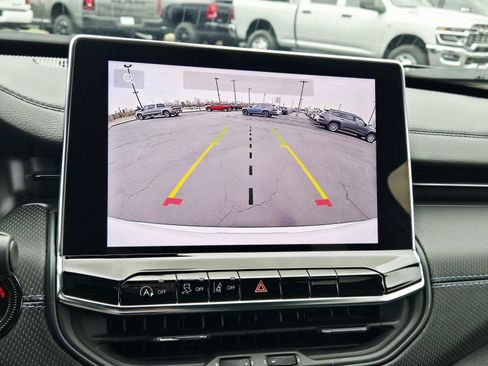 Used 2025 Jeep Compass Latitude w/ Altitude Special Edition image 28