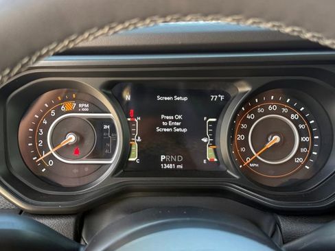 Used 2025 Jeep Wrangler Unlimited Rubicon AWD/4WD image 15