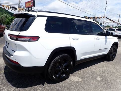 Used 2022 Jeep Grand Cherokee L Limited w/ Black Appearance Package AWD/4WD image 7