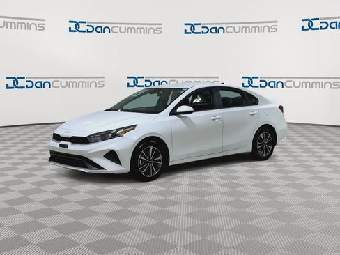 Used 2024 Kia Forte LXS FWD image 4