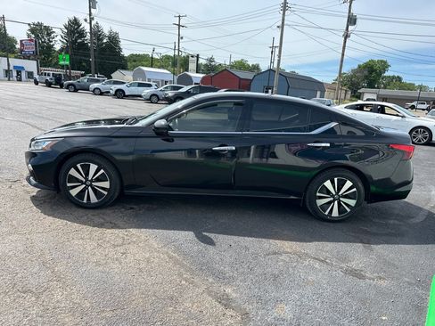 Used 2019 Nissan Altima 2.5 SV FWD image 4
