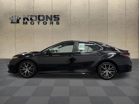 Used 2024 Toyota Camry SE image 4