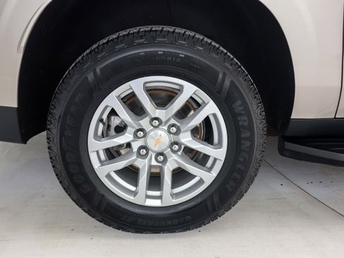 Used 2024 Chevrolet Suburban LT image 35