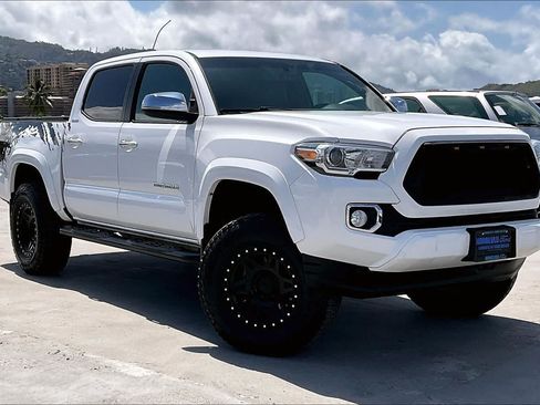 Used 2017 Toyota Tacoma Limited w/ Tow Package AWD/4WD image 21