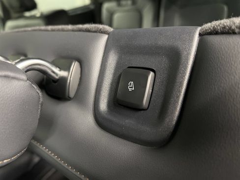Used 2026 Lincoln Aviator AWD image 34