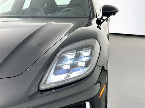 Certified 2025 Porsche Panamera 4 image 15