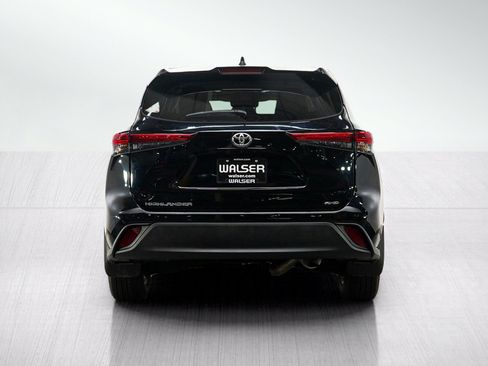 Used 2023 Toyota Highlander L AWD/4WD image 4