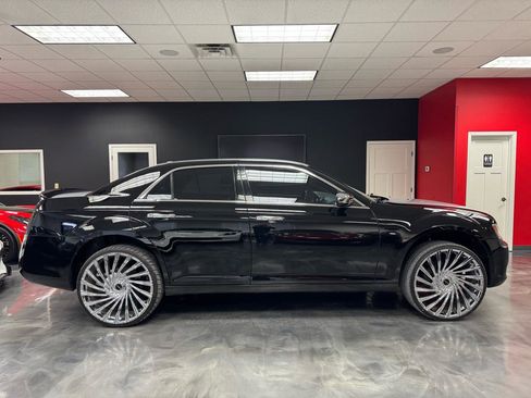 Used 2014 Chrysler 300 RWD image 7