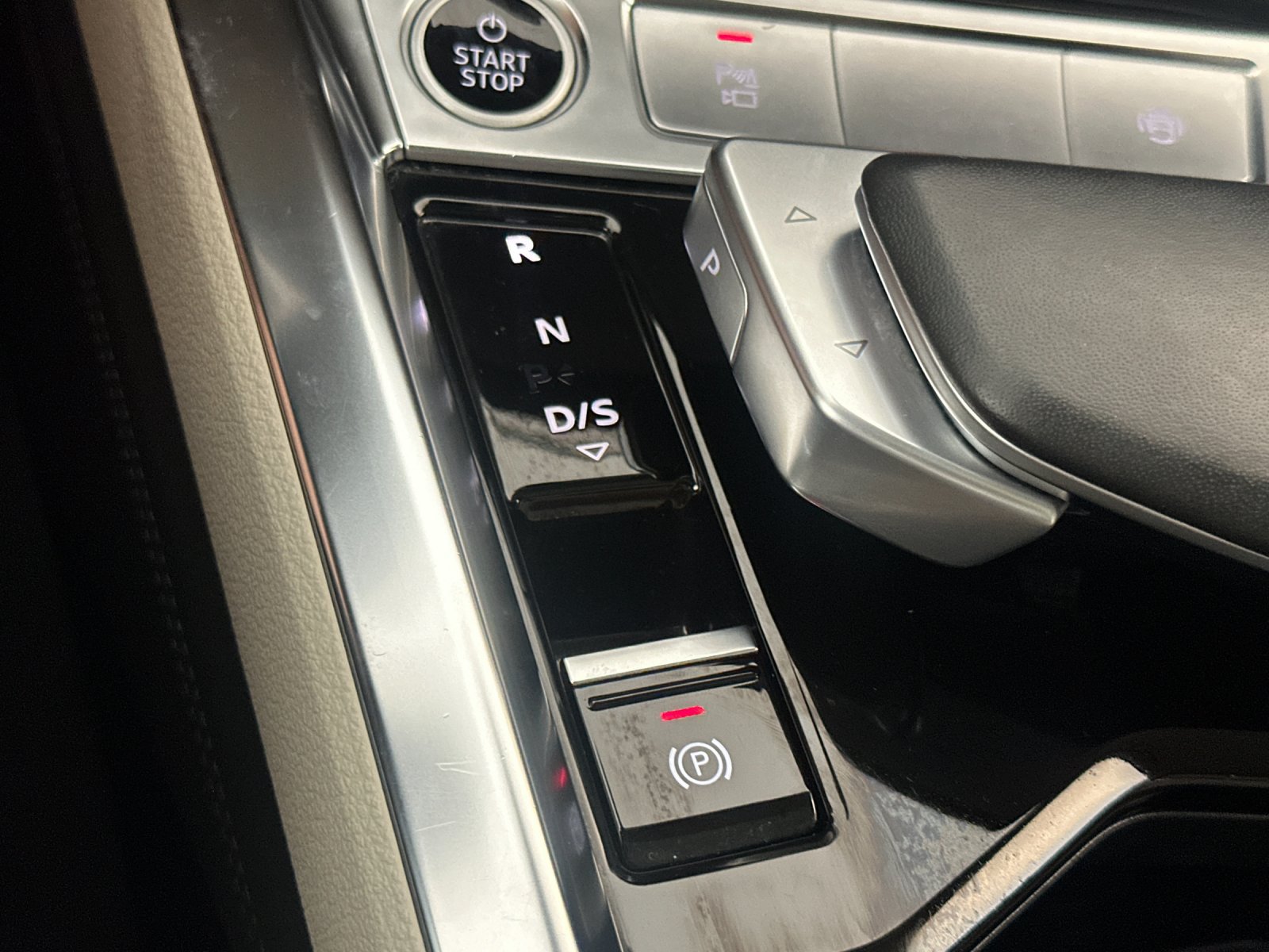 Used 2024 Audi Q8 e-tron Premium Plus w/ Premium Plus Package AWD/4WD image 20
