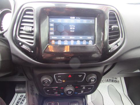 Used 2020 Jeep Compass Latitude FWD image 20