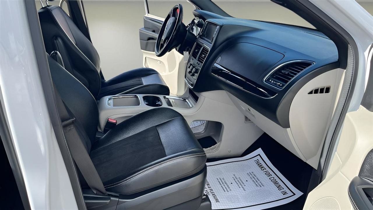 Used 2020 Dodge Grand Caravan SXT FWD image 20
