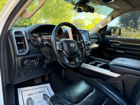 Used 2019 RAM 1500 Laramie AWD/4WD image 10
