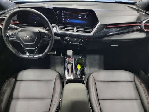 Certified 2024 Chevrolet Trax RS w/ Sunroof Package FWD image 17