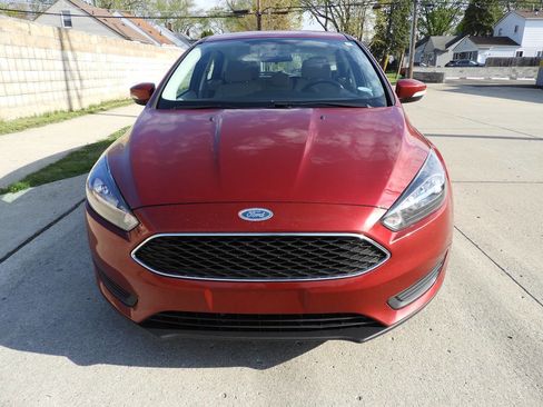 Used 2016 Ford Focus SE FWD image 3