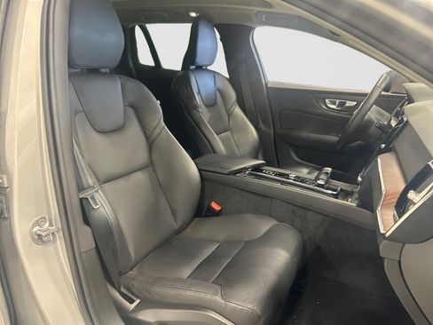 Used 2025 Volvo V60 B5 Cross Country Plus AWD/4WD image 19