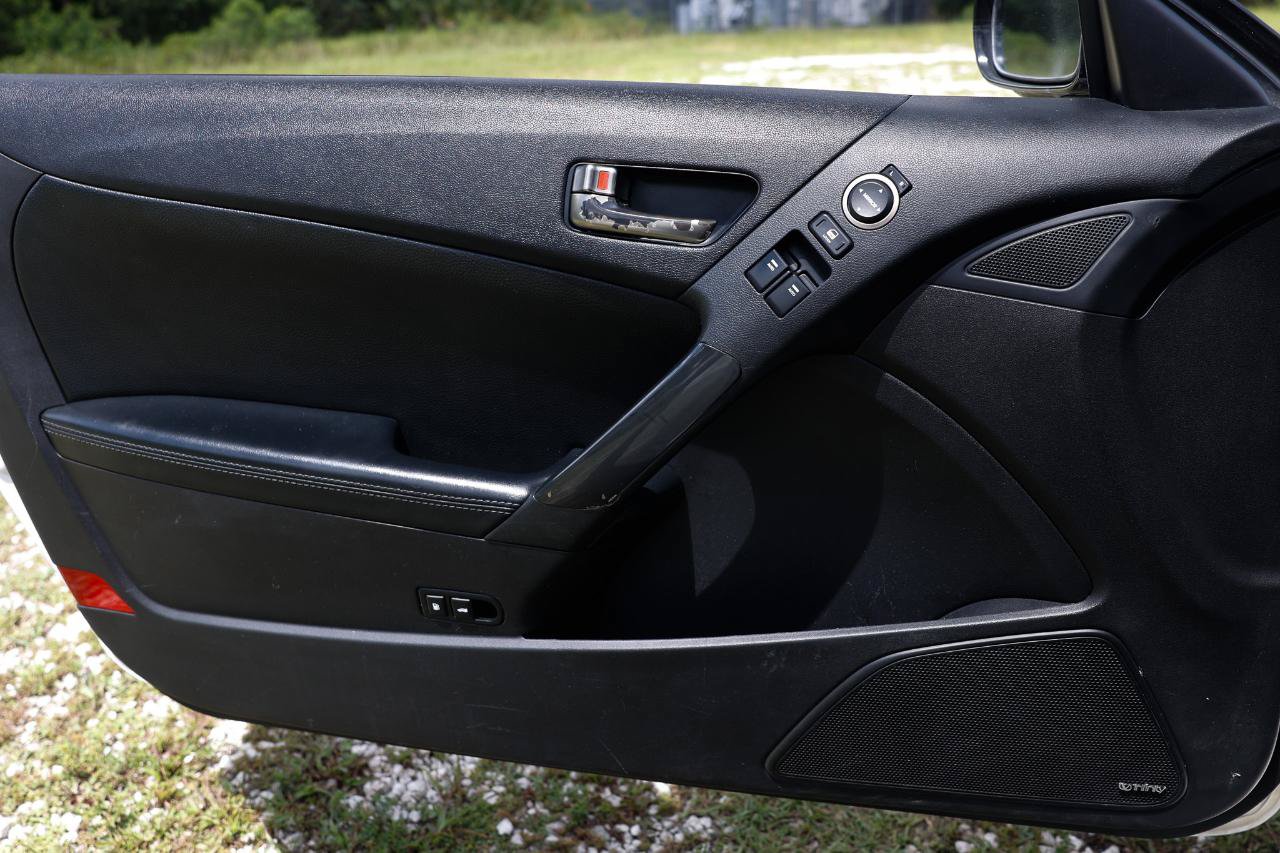Used 2013 Hyundai Genesis 3.8 RWD image 40