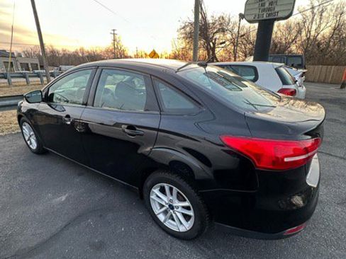 Used 2017 Ford Focus SE image 5