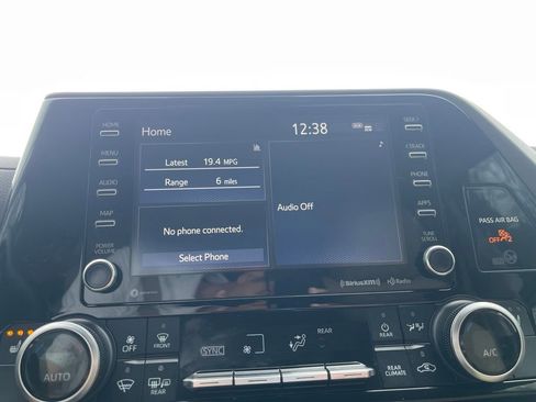 Used 2020 Toyota Highlander XLE AWD/4WD image 37