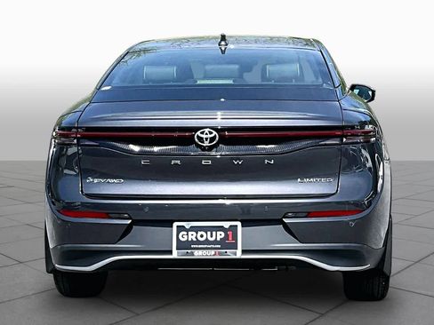 Used 2024 Toyota Crown Limited w/ Advanced Technology Package image 5