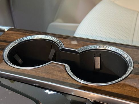 New 2026 Cadillac Escalade ESV Platinum Sport w/ LPO, ONYX Package image 44