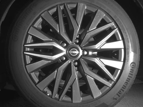 Used 2025 Nissan Altima 2.5 SV FWD image 14