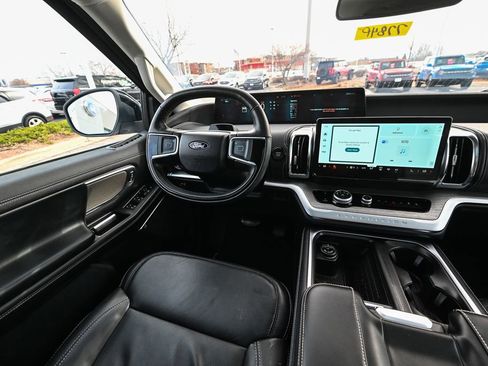 Certified 2025 Ford Expedition Max Platinum image 33