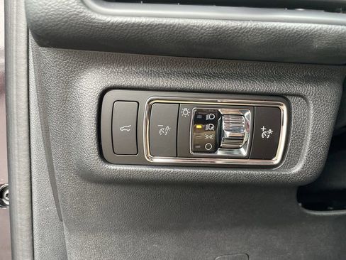 Used 2023 Lincoln Corsair Reserve AWD/4WD image 19