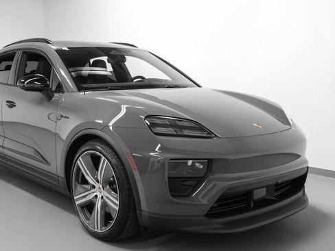 New 2025 Porsche Macan 4S Electric image 9