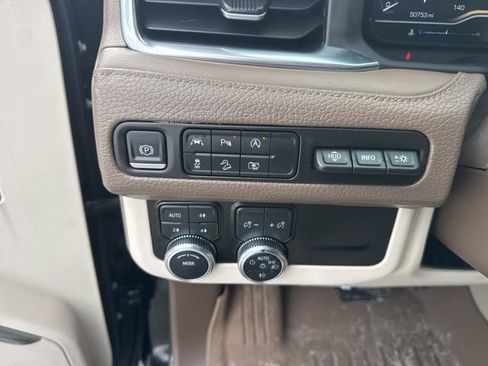 Used 2023 GMC Yukon Denali image 16