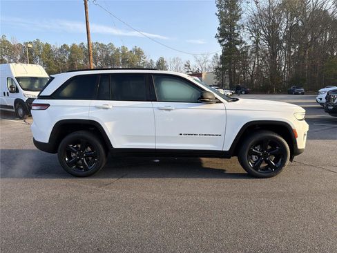 New 2025 Jeep Grand Cherokee Limited w/ Black Appearance Package image 5