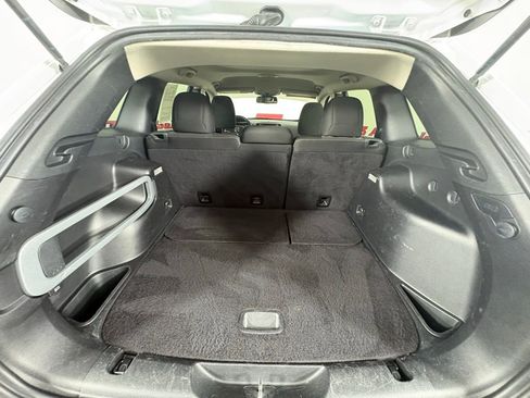 Used 2015 Jeep Cherokee Latitude w/ Cold Weather Group image 40