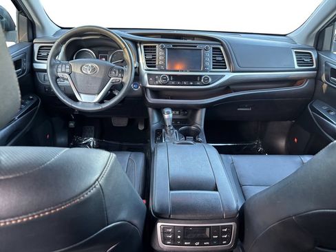 Used 2019 Toyota Highlander Limited Platinum AWD/4WD image 10