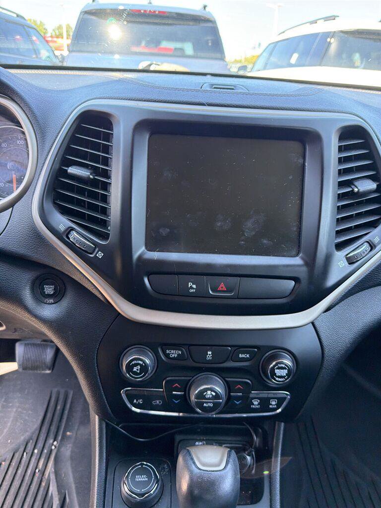 Used 2018 Jeep Cherokee Limited AWD/4WD image 9