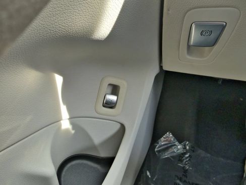Used 2016 Mercedes-Benz C 300 4MATIC Sedan w/ Multimedia Package image 86