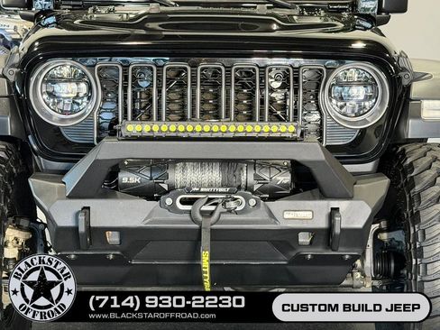 Used 2025 Jeep Wrangler Unlimited Rubicon AWD/4WD image 4