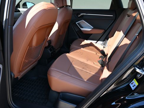 Used 2021 Audi Q3 2.0T Premium Plus w/ Premium Plus Package AWD/4WD image 17