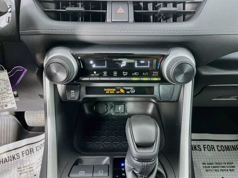 Used 2022 Toyota RAV4 LE FWD image 22