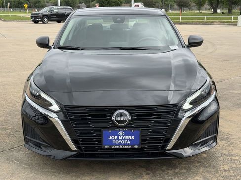Used 2025 Nissan Altima 2.5 SV FWD image 3