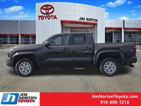 Used 2025 Toyota Tacoma SR5 AWD/4WD image 4