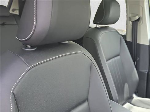Used 2023 Volkswagen Tiguan SE w/ Panoramic Sunroof Package FWD image 26