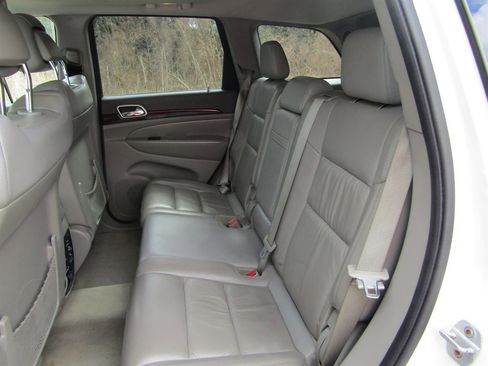 Used 2011 Jeep Grand Cherokee Laredo image 8