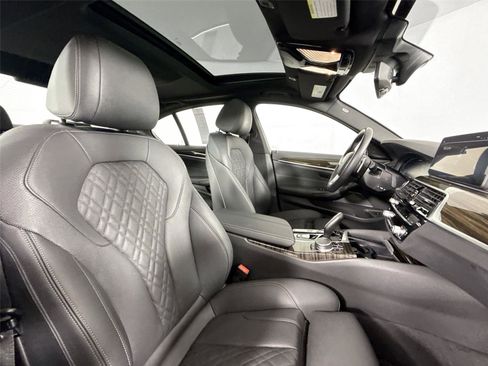 Used 2023 BMW 530e xDrive image 46