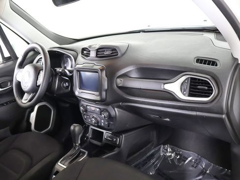 Used 2019 Jeep Renegade Latitude image 24